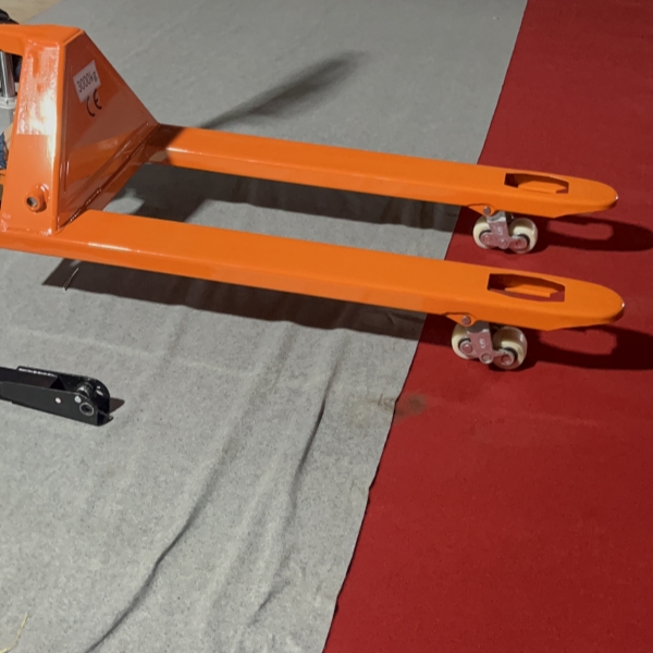 Pallet Jacks - Easily Lift What You Need With Pallet Trucks